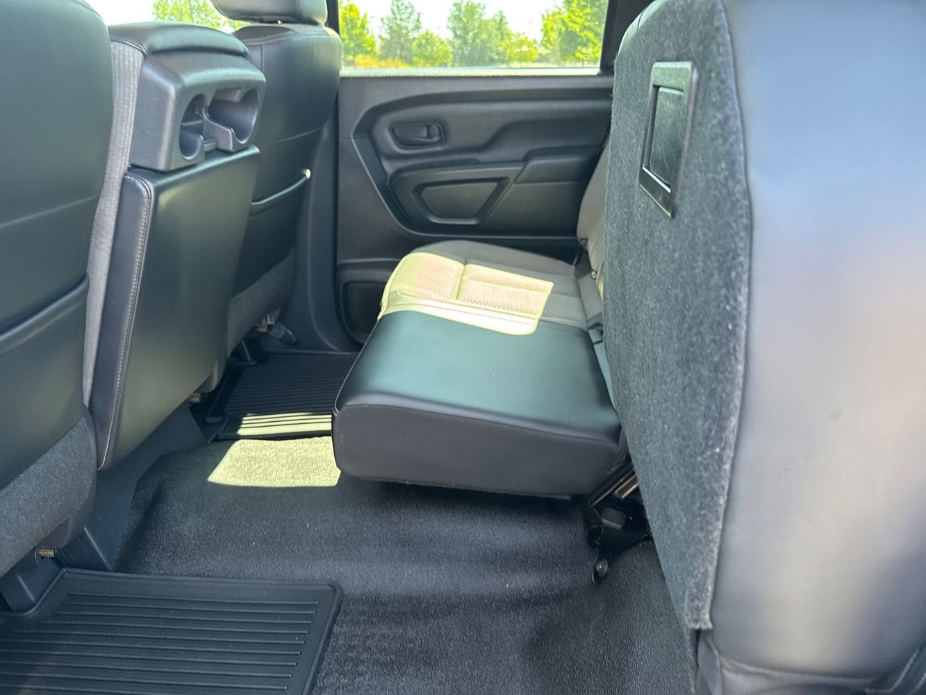 2017 Nissan Titan S photo 19