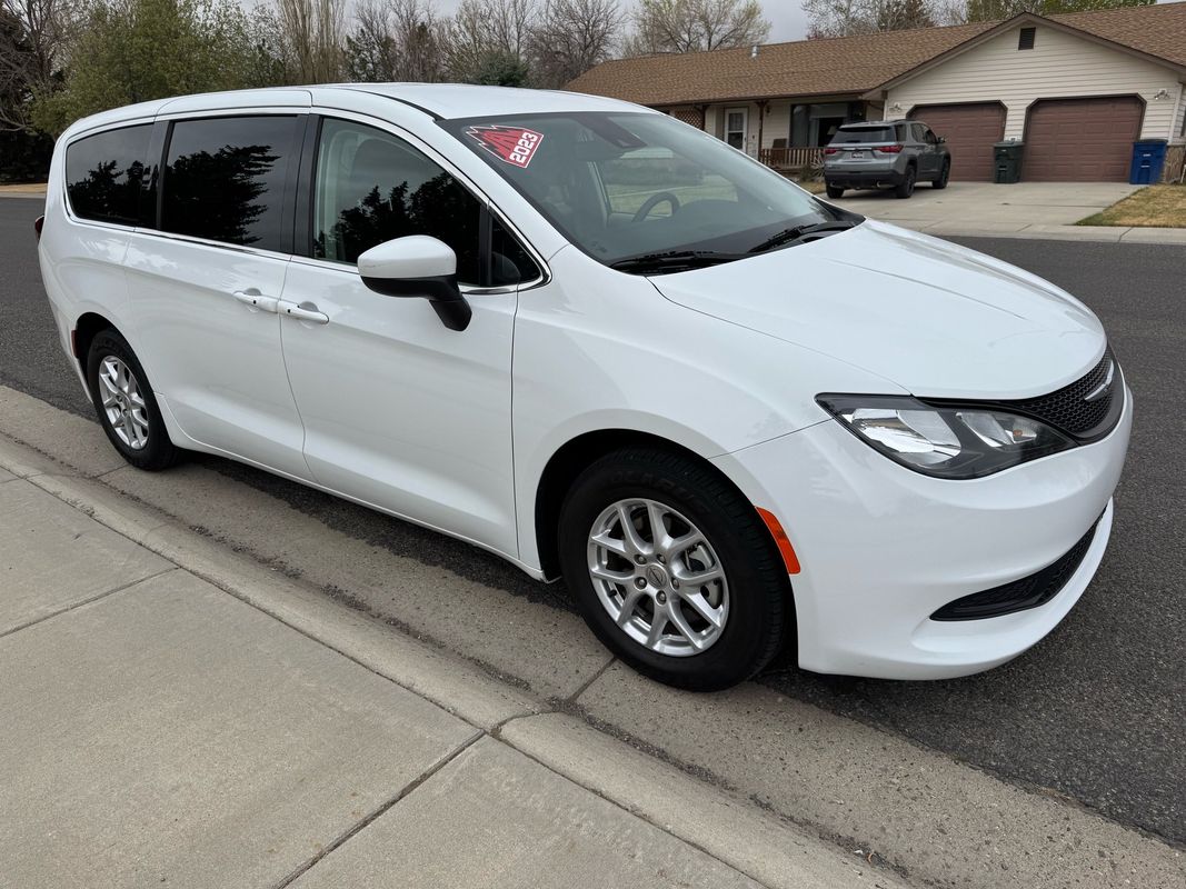 2023 Chrysler Voyager LX's photo