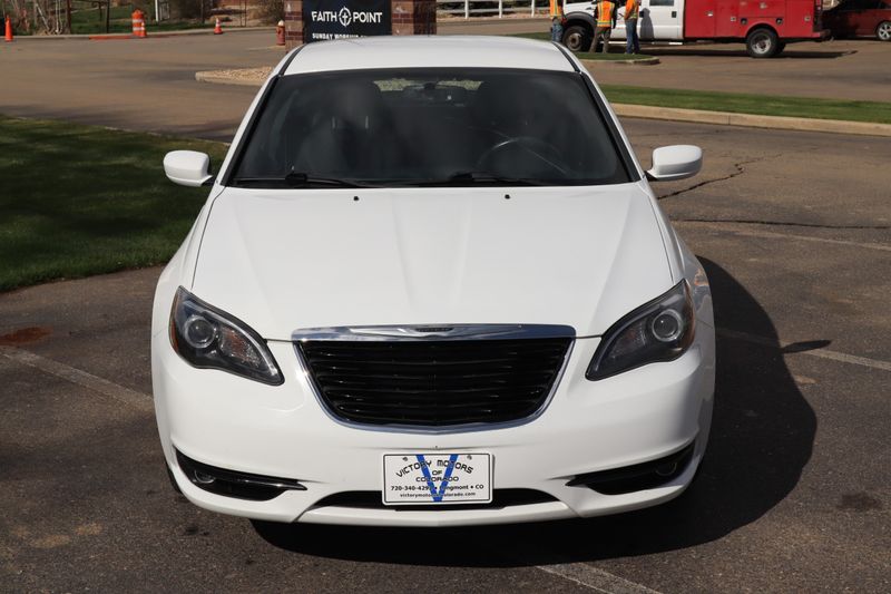 2013 Chrysler 200 Photos