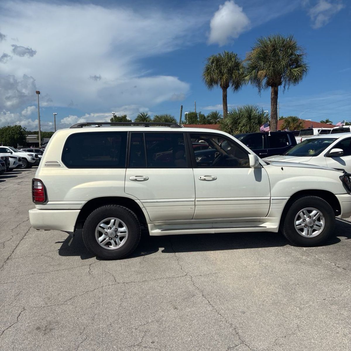 2000 Lexus LX 470 7