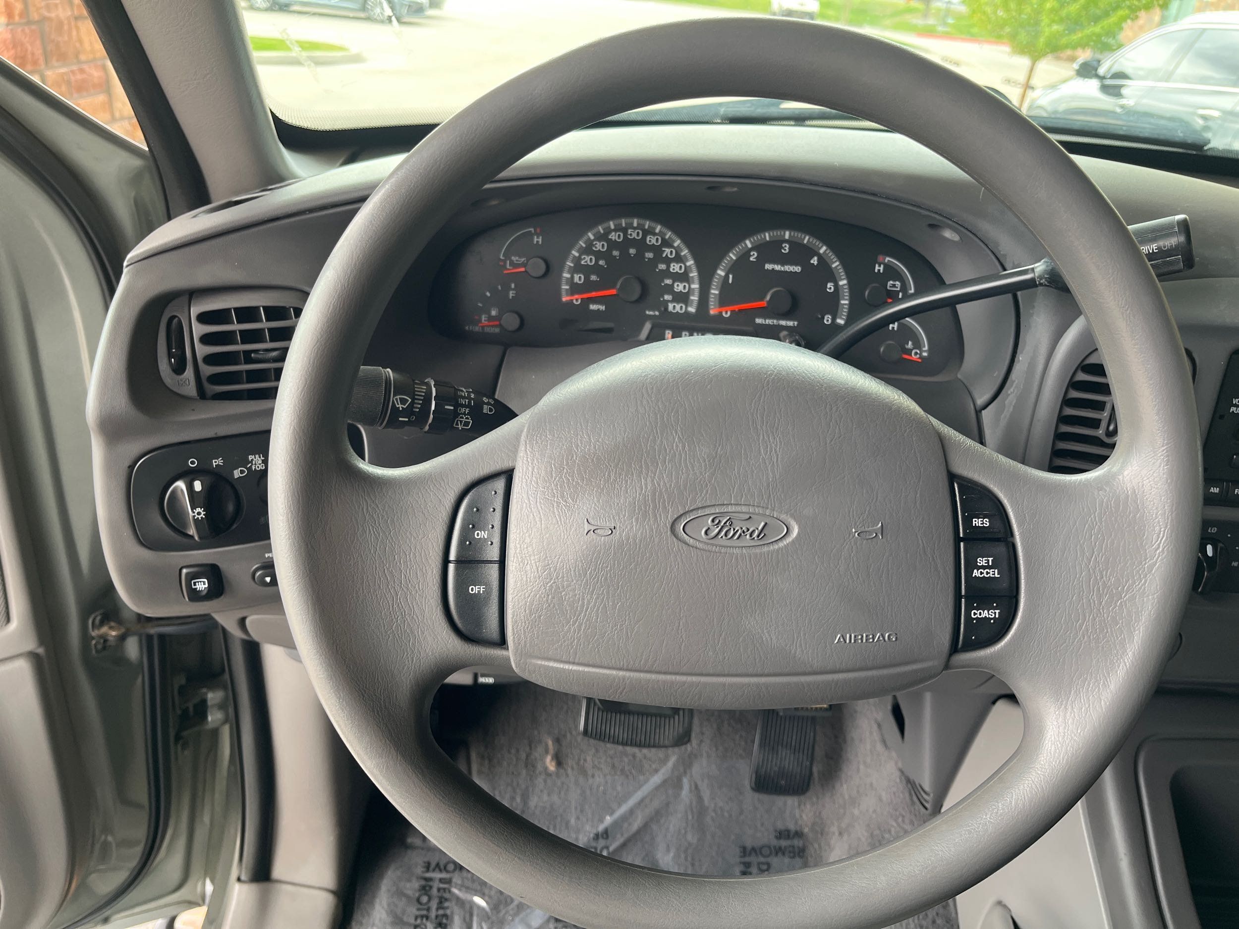 1999 Ford Expedition XLT photo 11