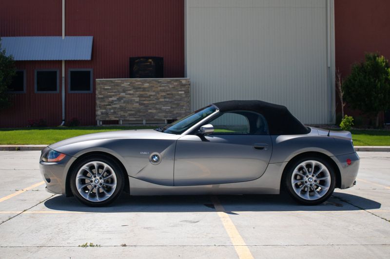 2004 BMW Z4 2.5i | Storm Mountain Motors