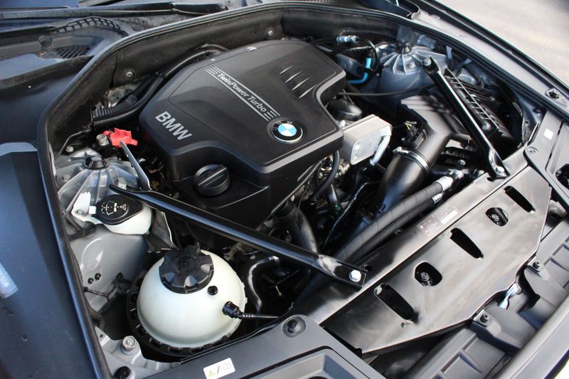 2012 BMW 528xi Photos 2012-bmw-528xi-photos