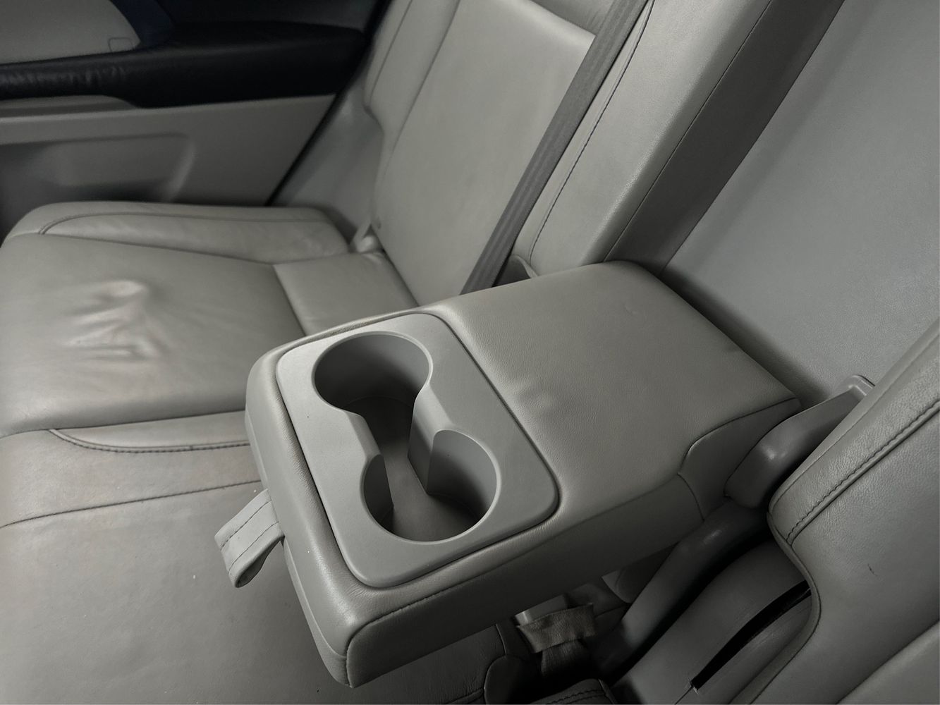 2016 Toyota Highlander XLE photo 32