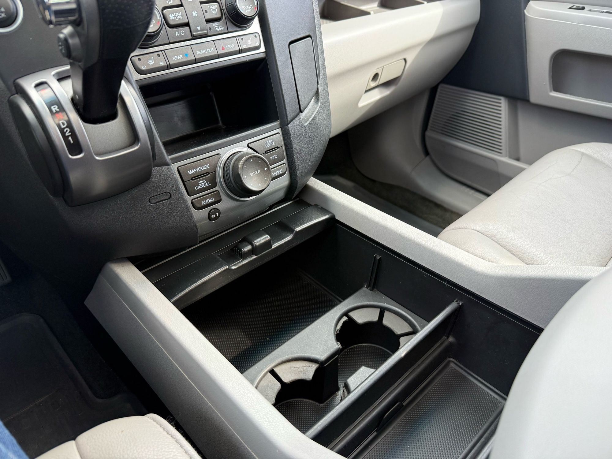 2014 Honda Pilot Touring photo 35