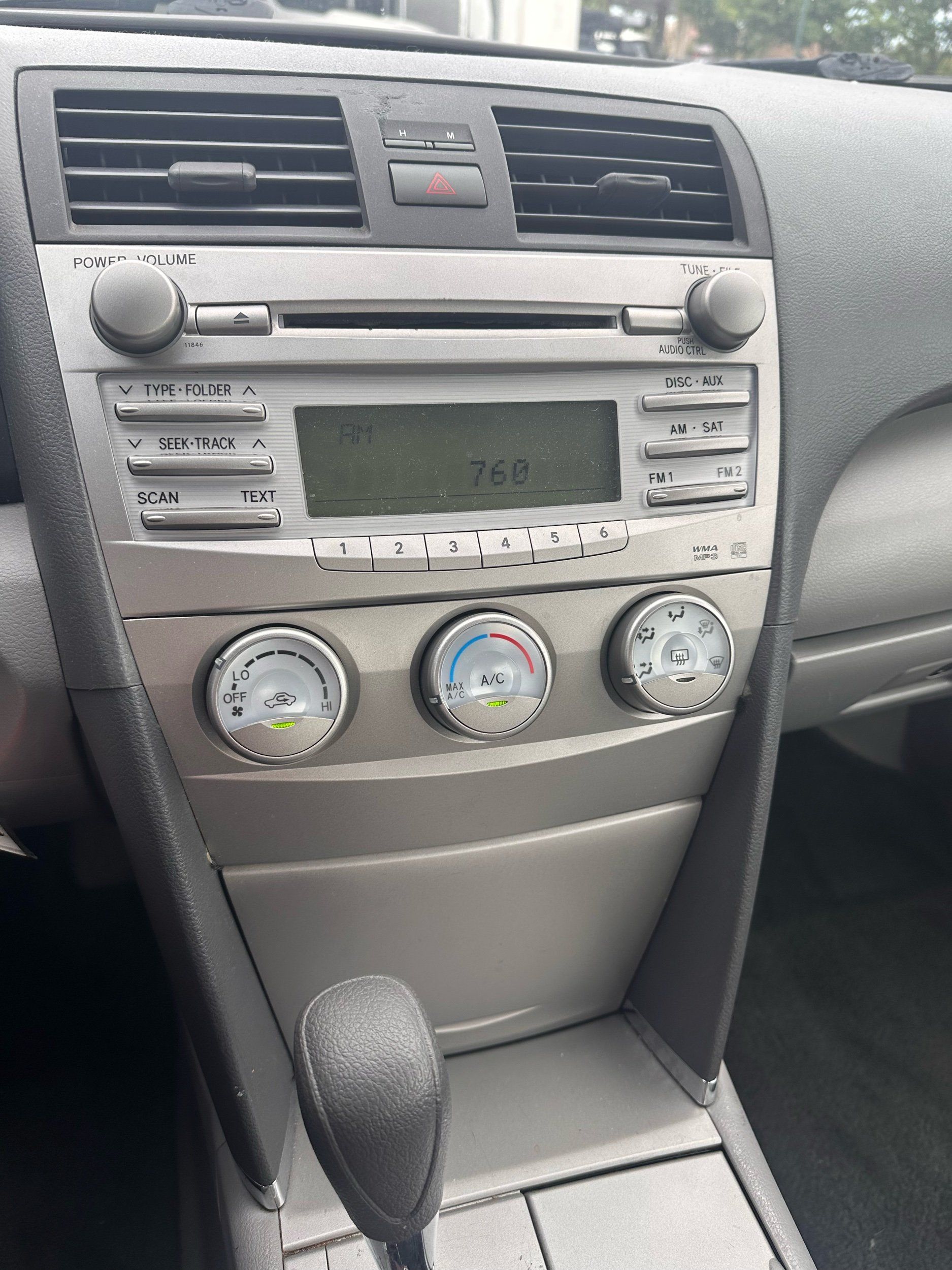 2011 Toyota Camry LE photo 14