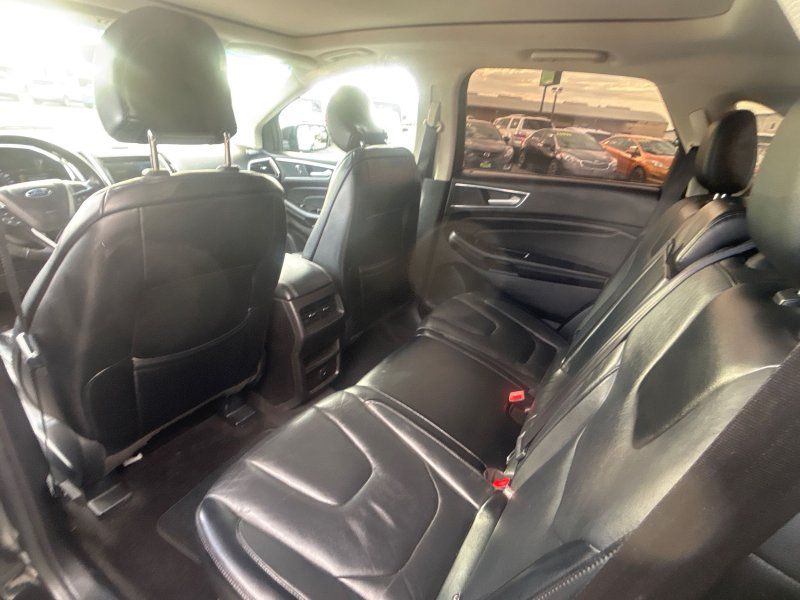 2015 Ford Edge Titanium photo 16