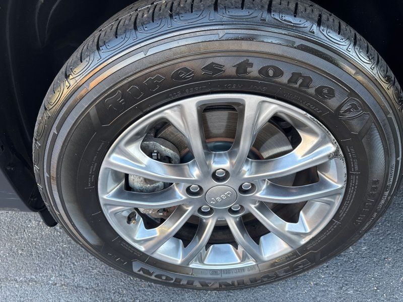 2021 Jeep Cherokee Latitude photo 29