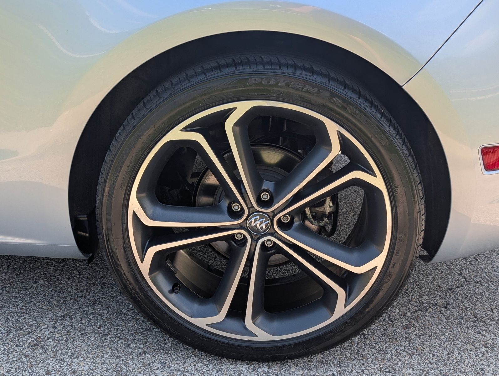 2016 Buick Cascada 38