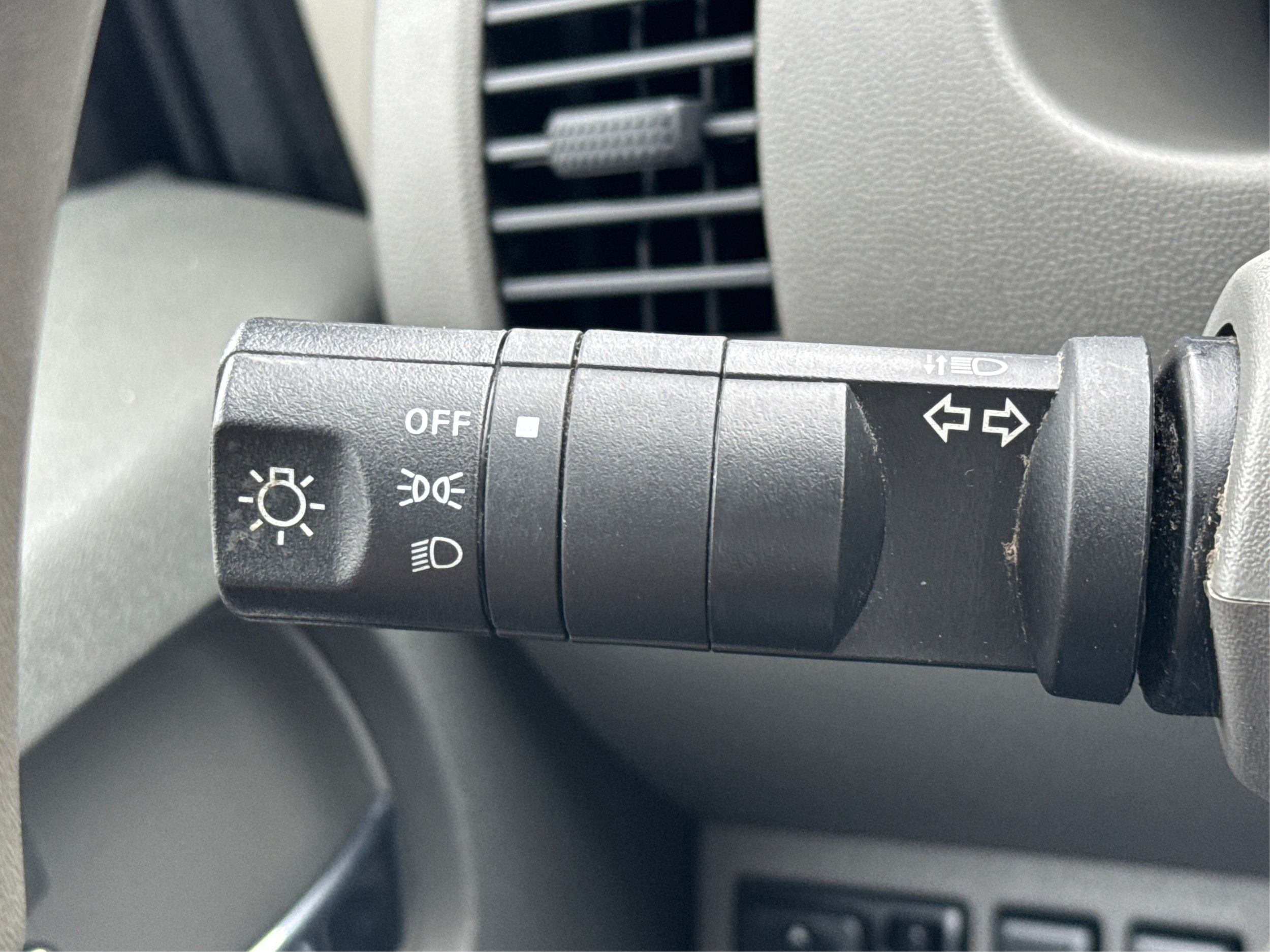 2019 Nissan Frontier SV photo 14