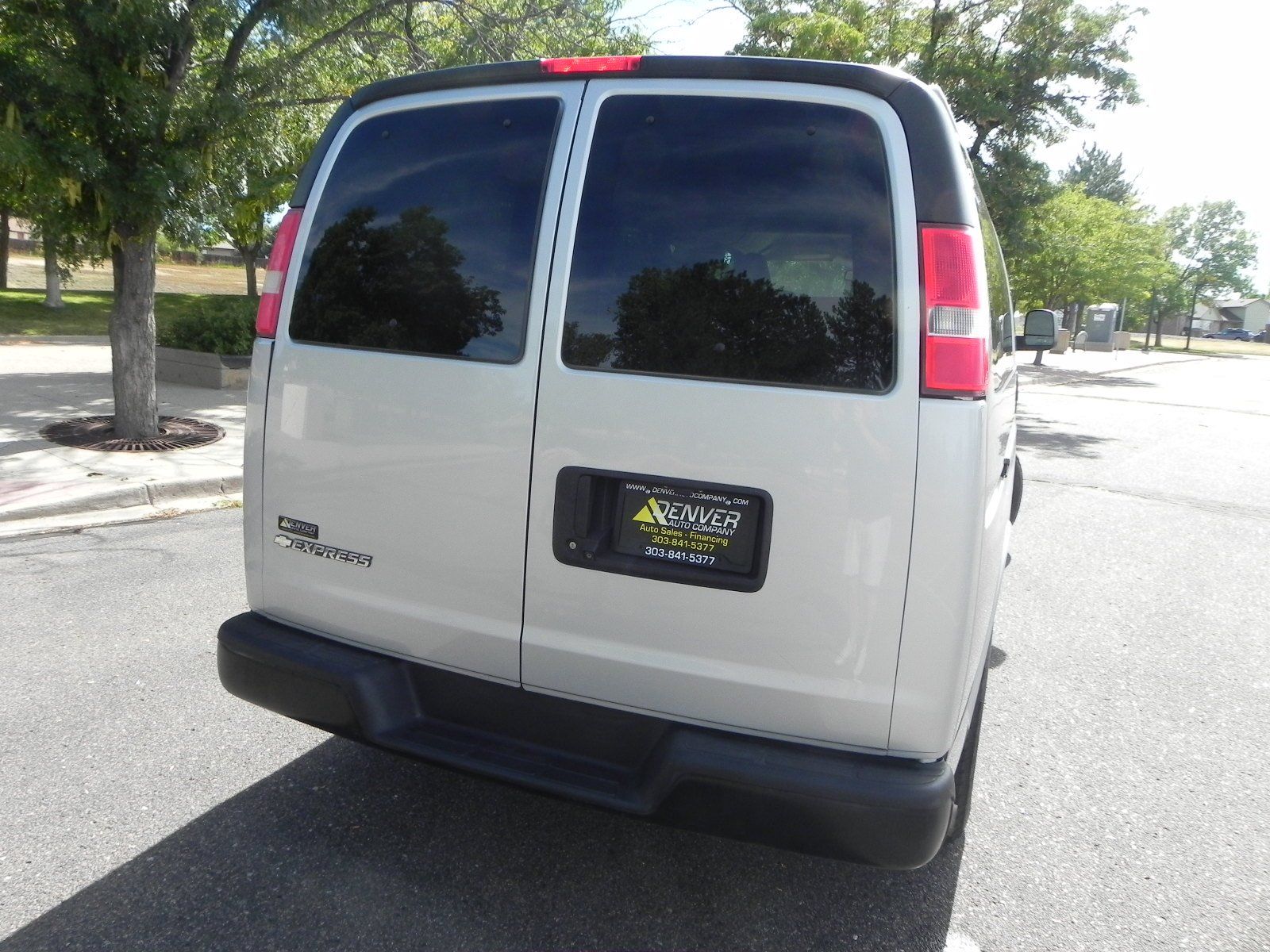 2017 Chevrolet Express LS 3500 photo 4