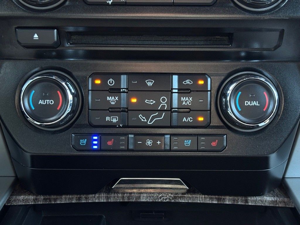 2017 Ford F-250 Lariat photo 40