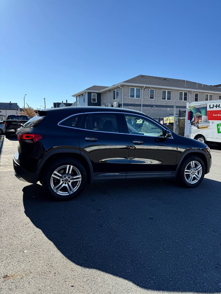 2021 Mercedes Benz GLA 250 4MATIC photo 4