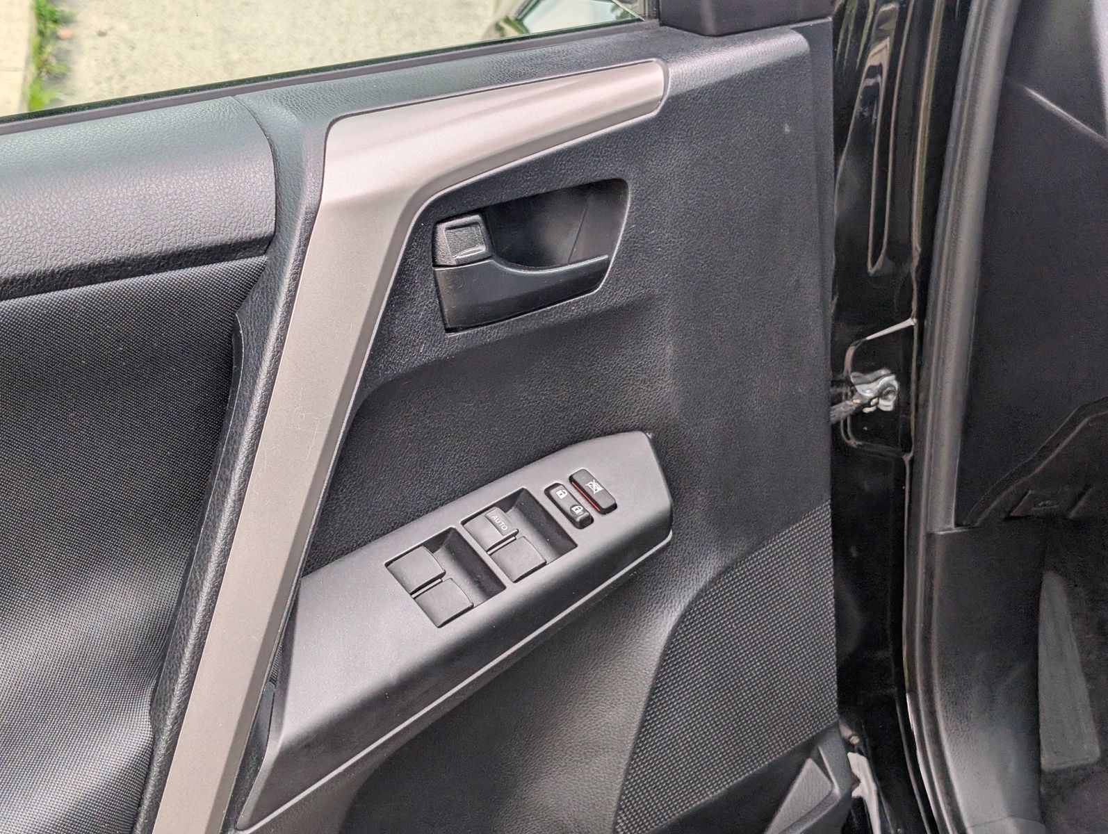2017 Toyota RAV4 40