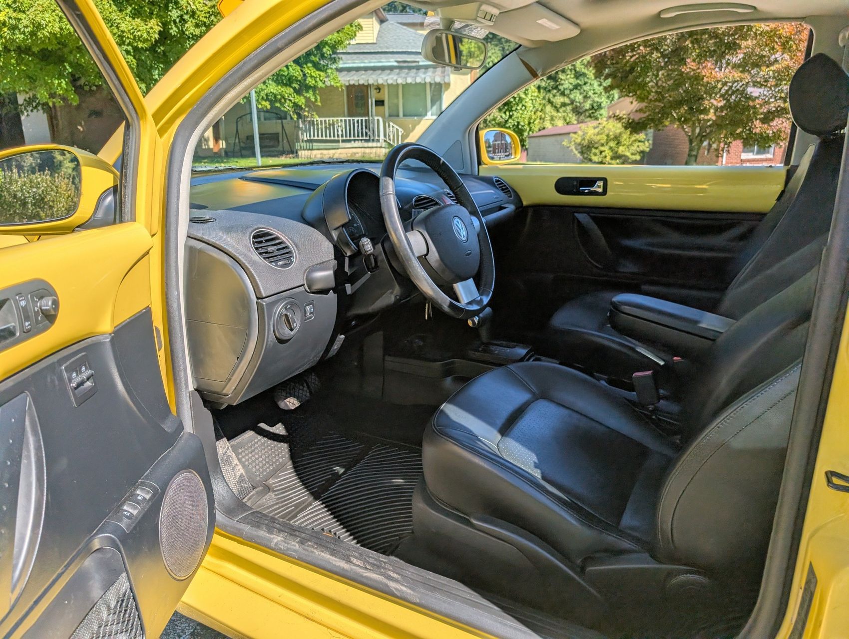 2008 Volkswagen New Beetle 43