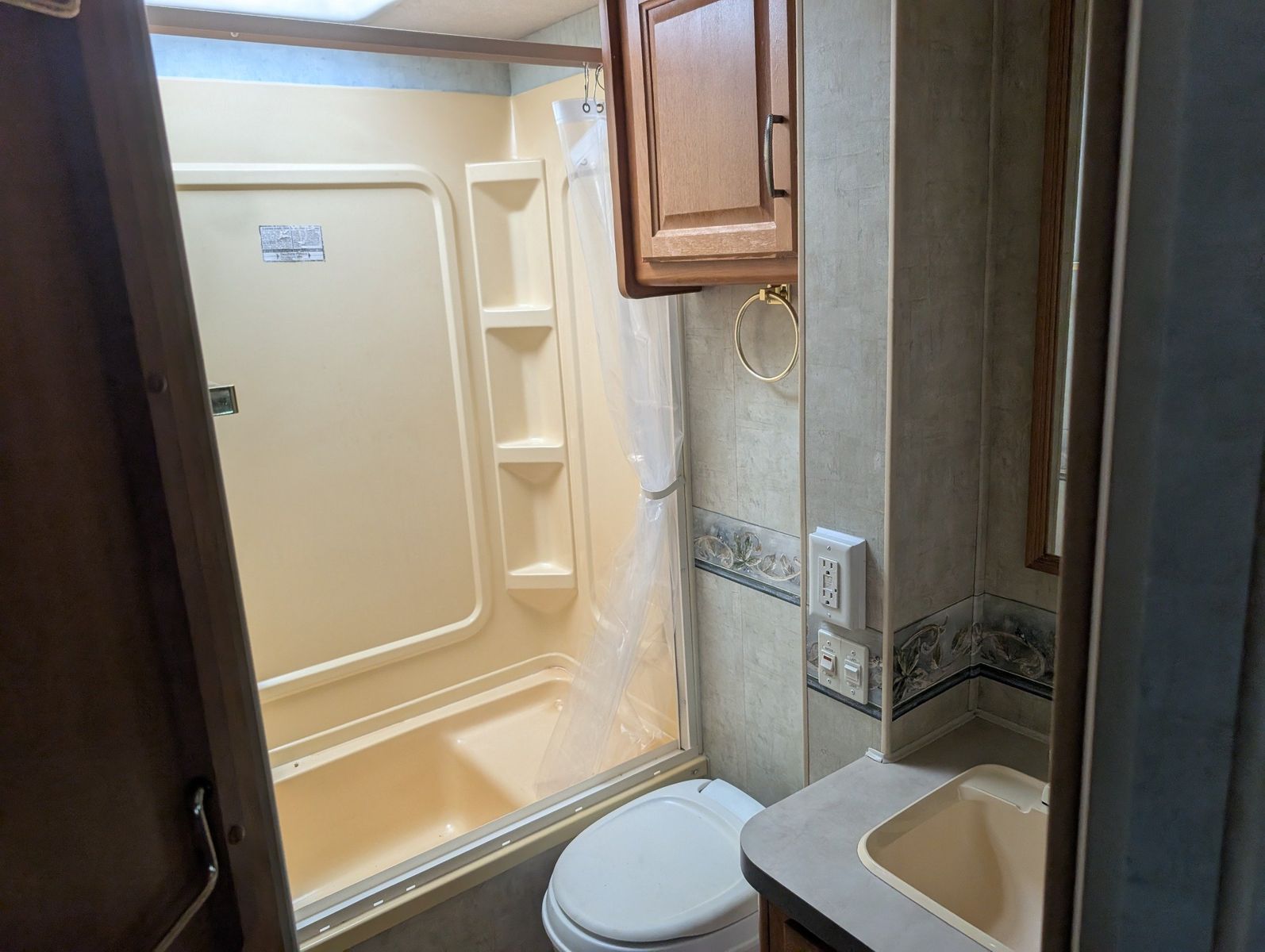 2004 Ford E-Series Chassis 94