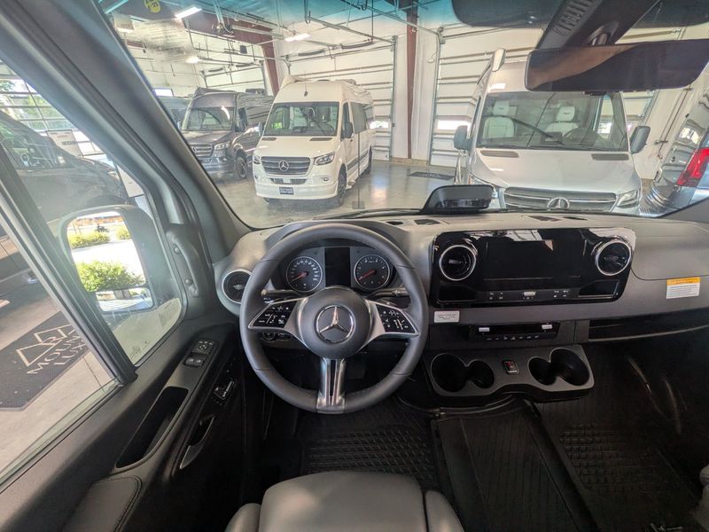 2027 Turismo-ion