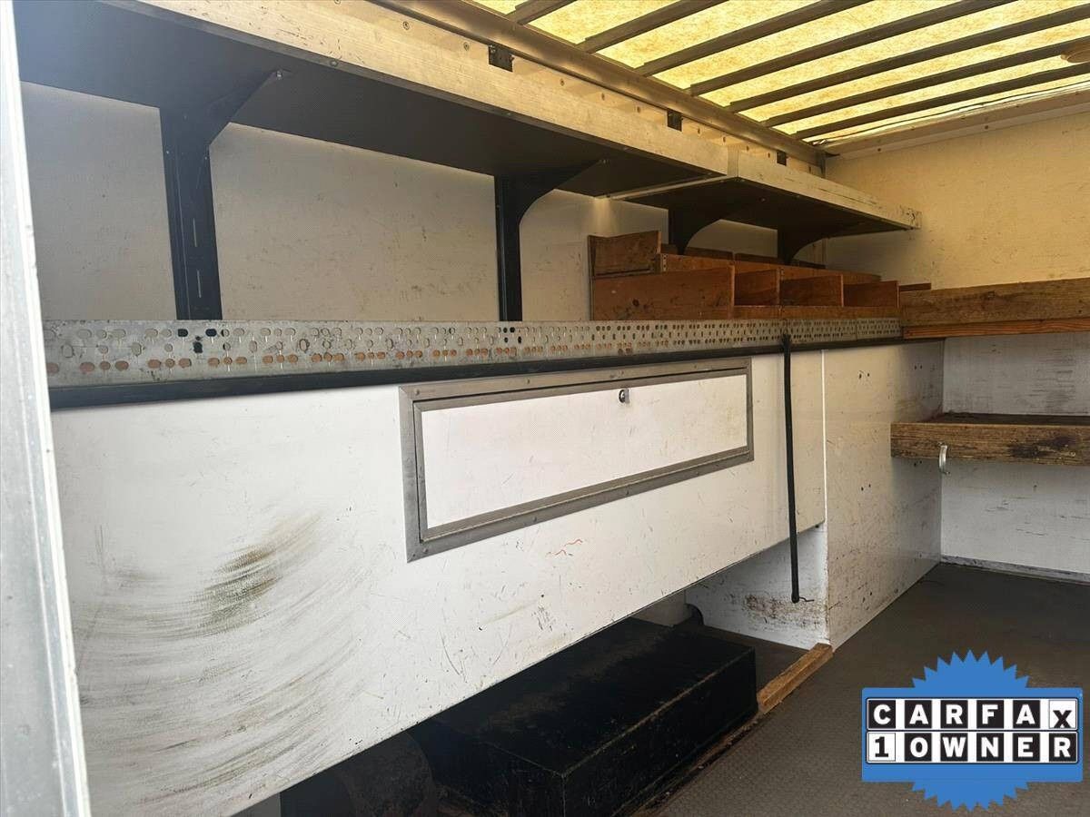 2017 Ford E-Series 28