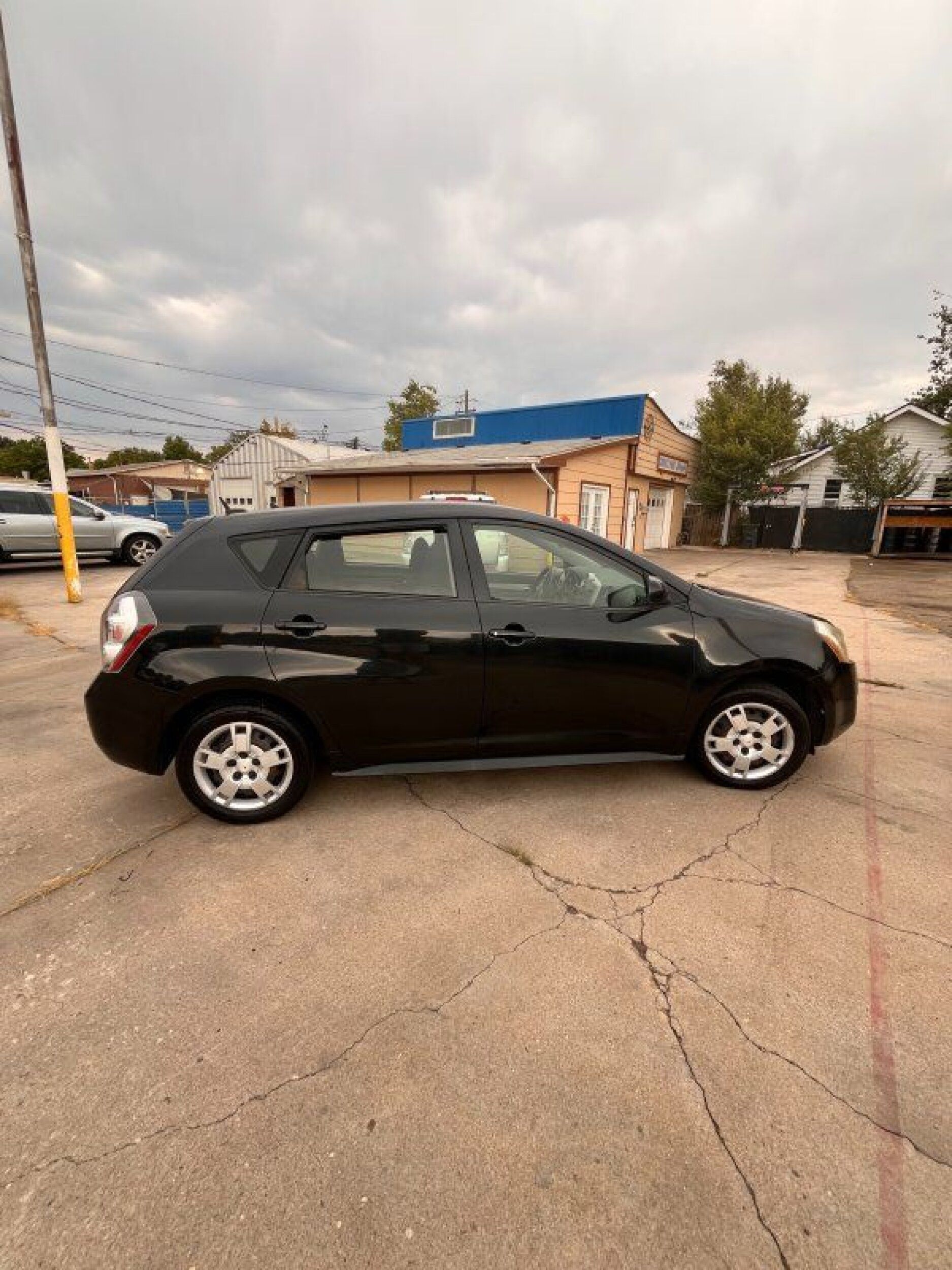 2010 Pontiac Vibe - Black exterior view 4
