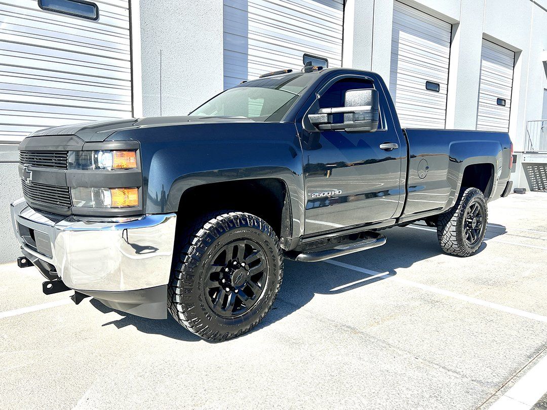 2017 Chevrolet Silverado 2500HD photo 2