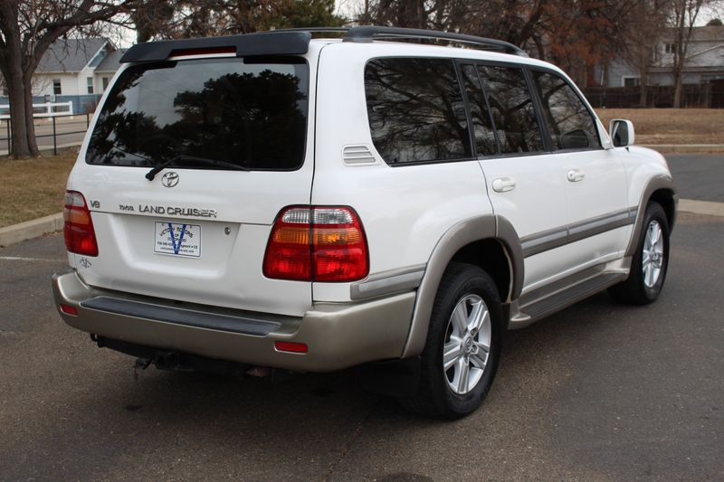 2002 Toyota Land Cruiser Photos