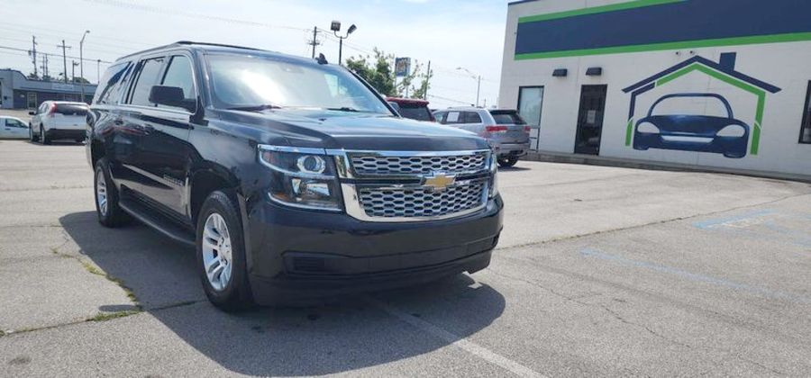 2019 Chevrolet Suburban LT 4WD photo