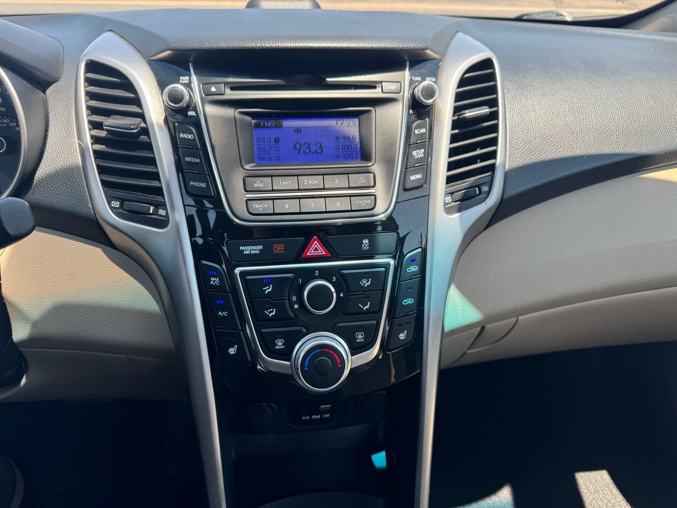 2016 Hyundai Elantra GT Base photo 31