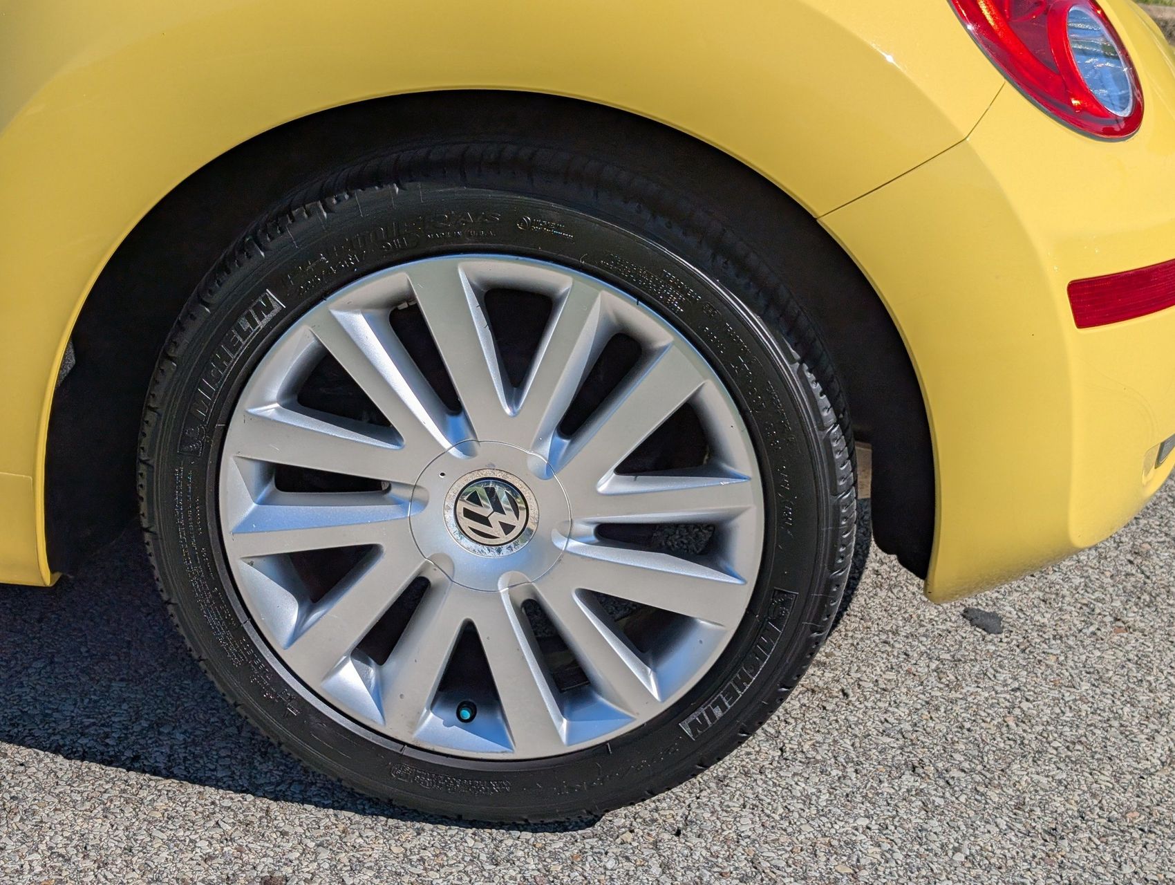 2008 Volkswagen New Beetle 36