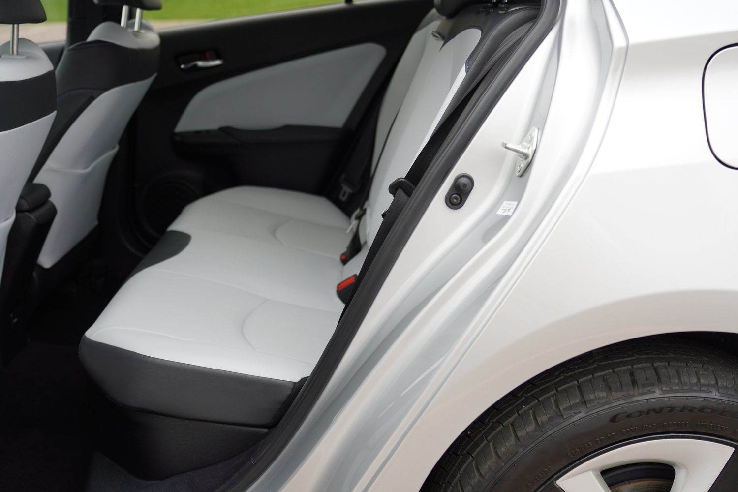 2018 Toyota Prius Four Touring photo 11