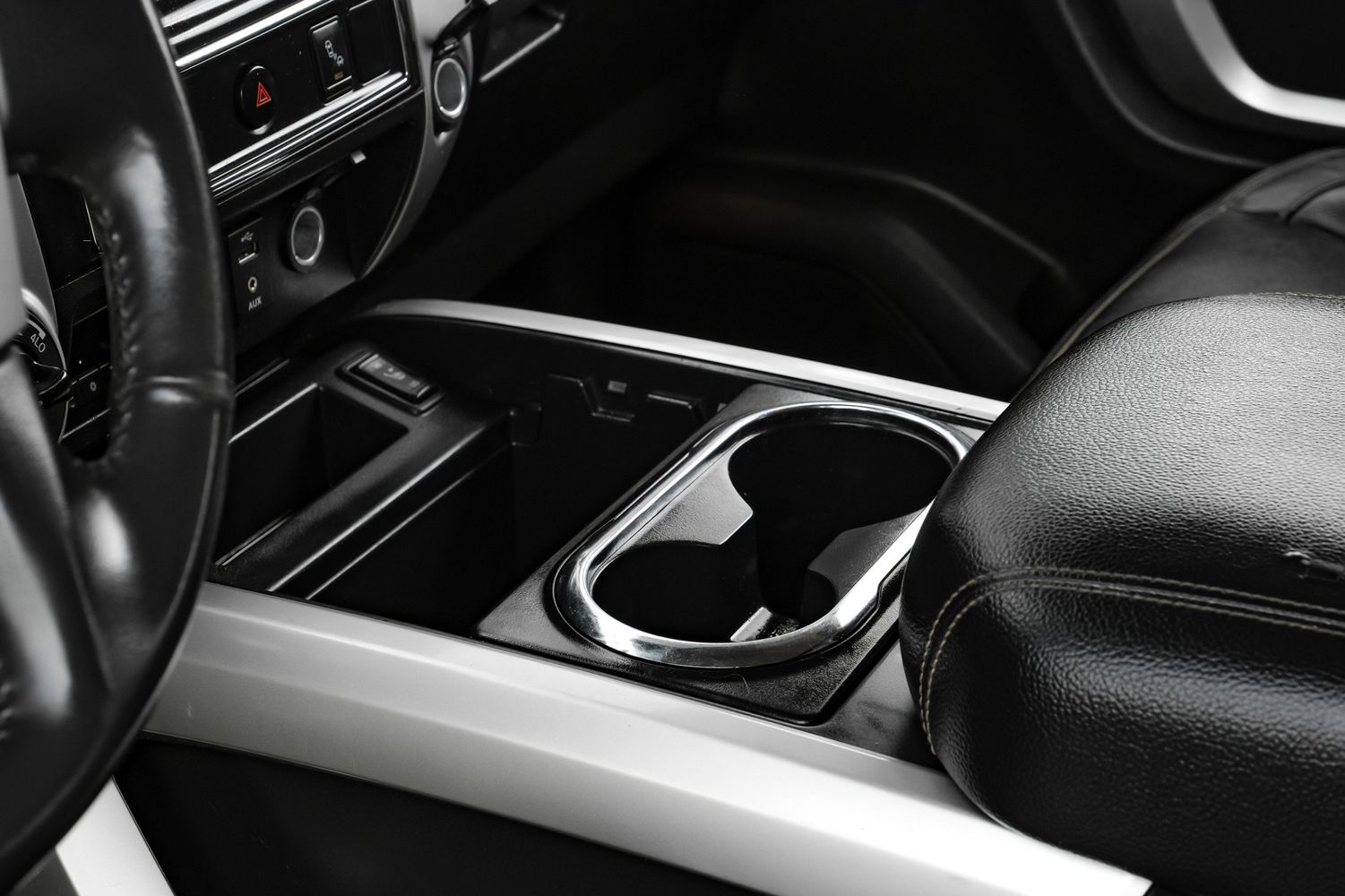2017 Nissan Titan SL photo 26