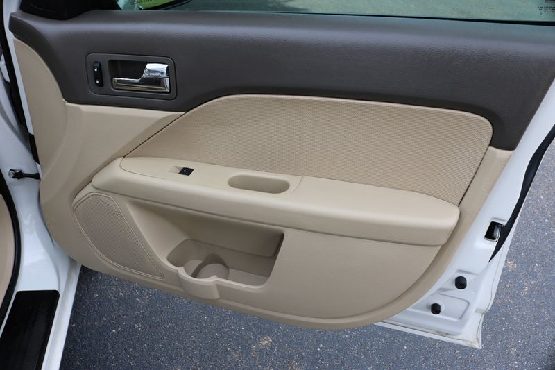 2008 Mercury Milan Photos