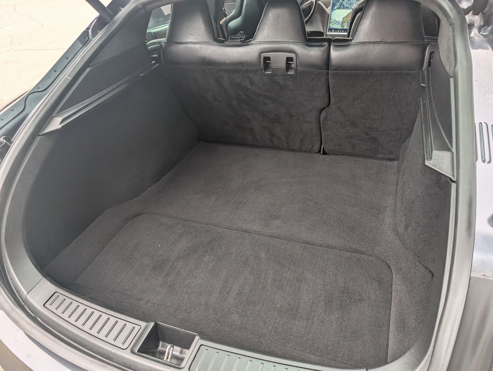 2014 Tesla Model S 44