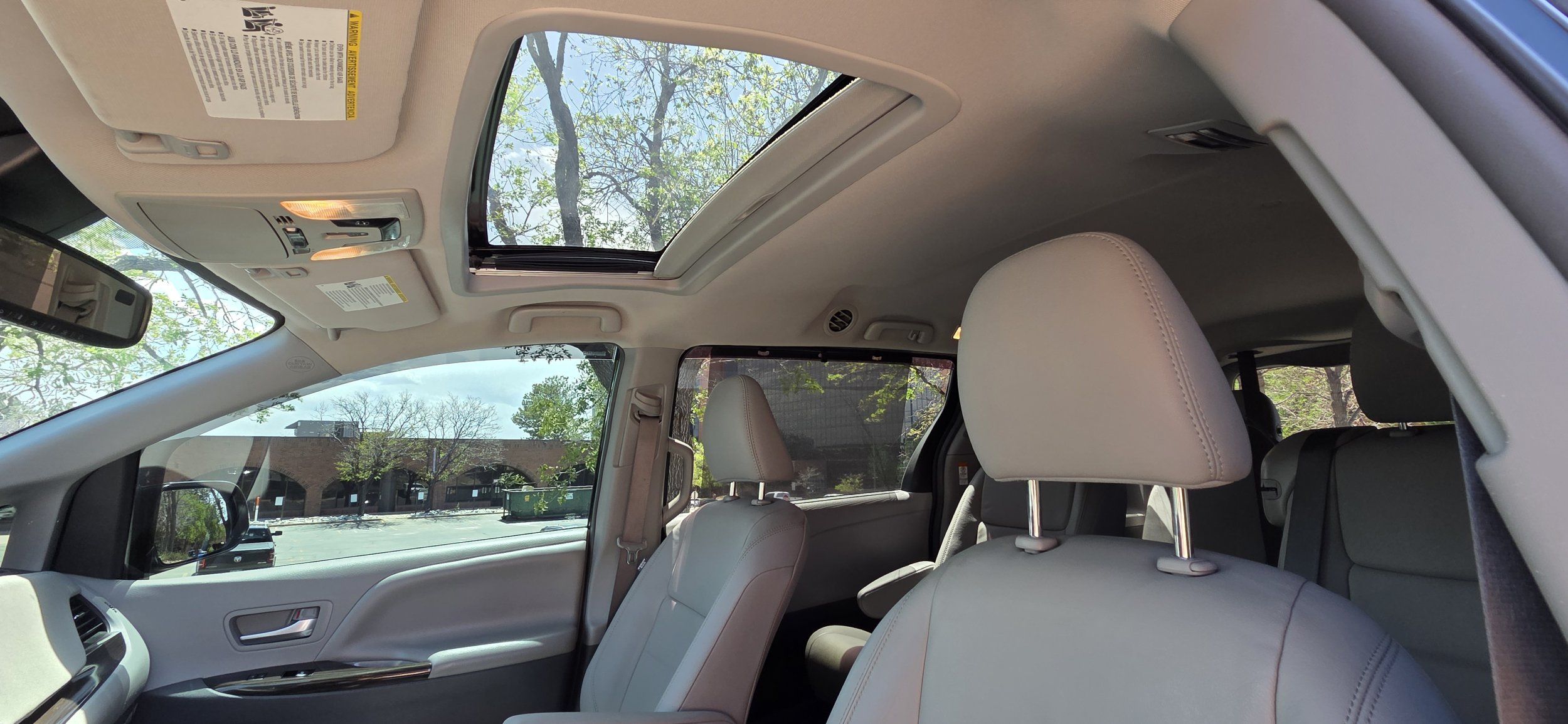 2018 Toyota Sienna XLE - Photo 13
