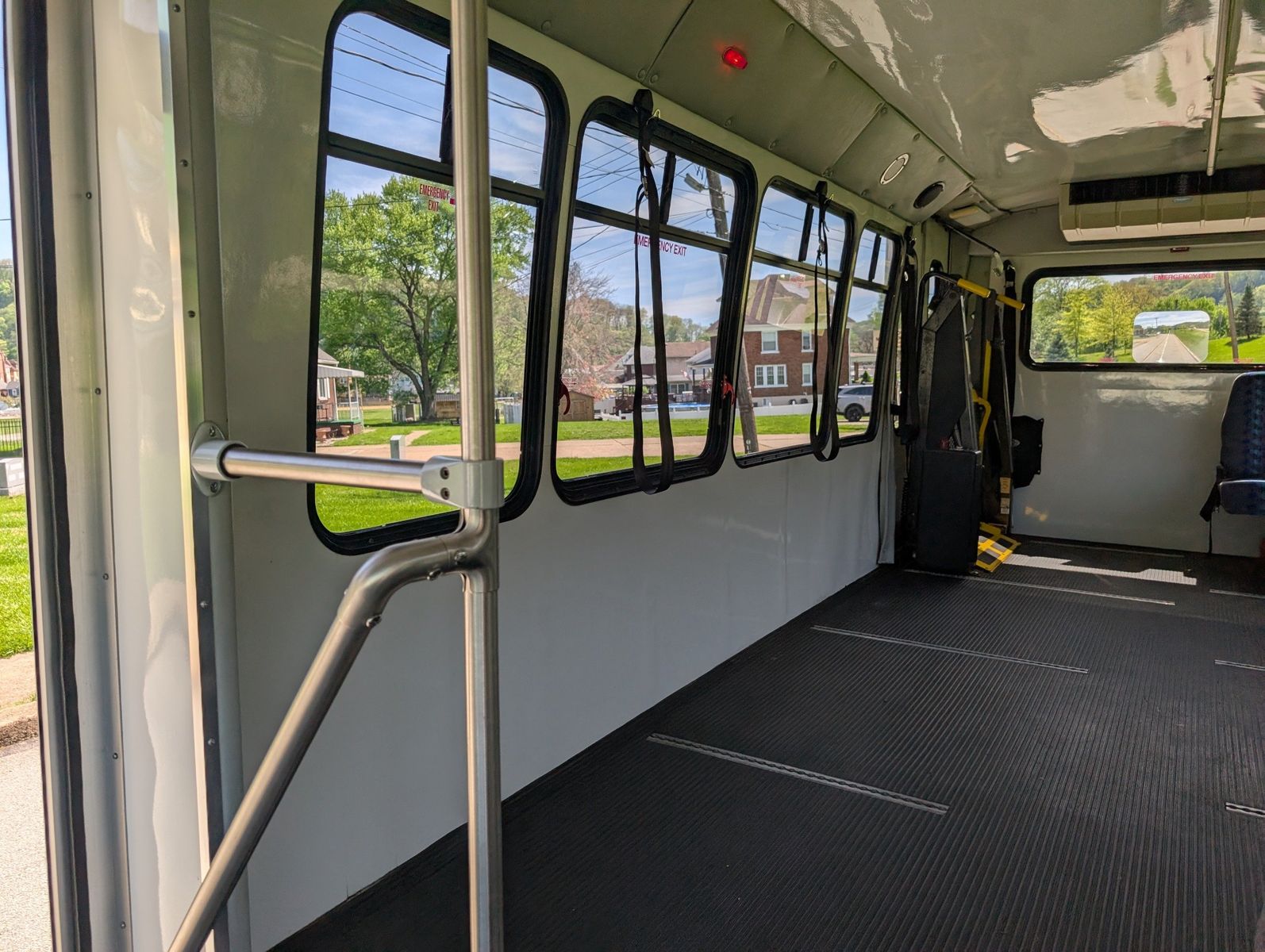 2007 Ford E-450 Cutaway 102
