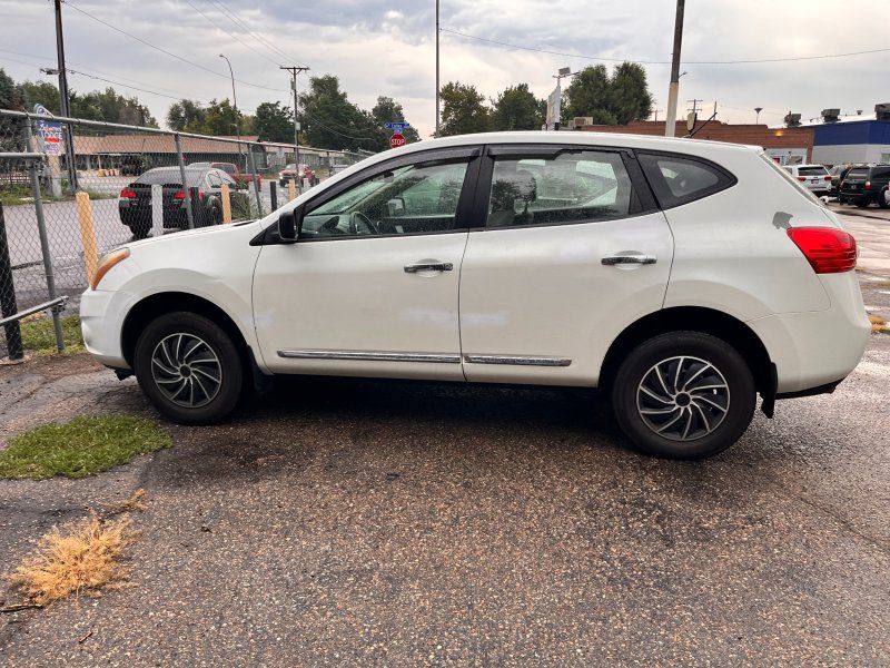2014 Nissan Rogue Select S - White exterior view 6