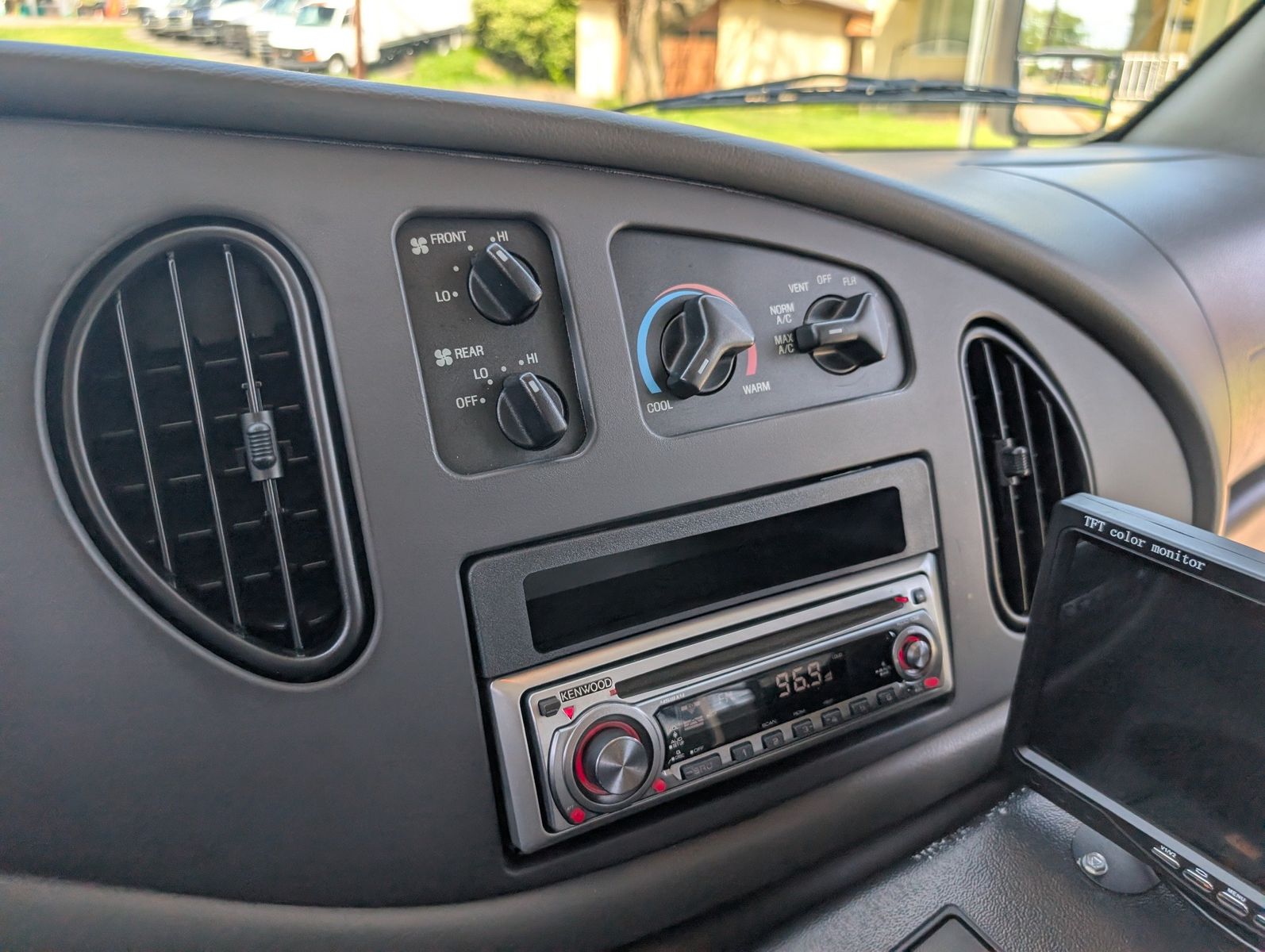 2007 Ford E-450 Cutaway 222