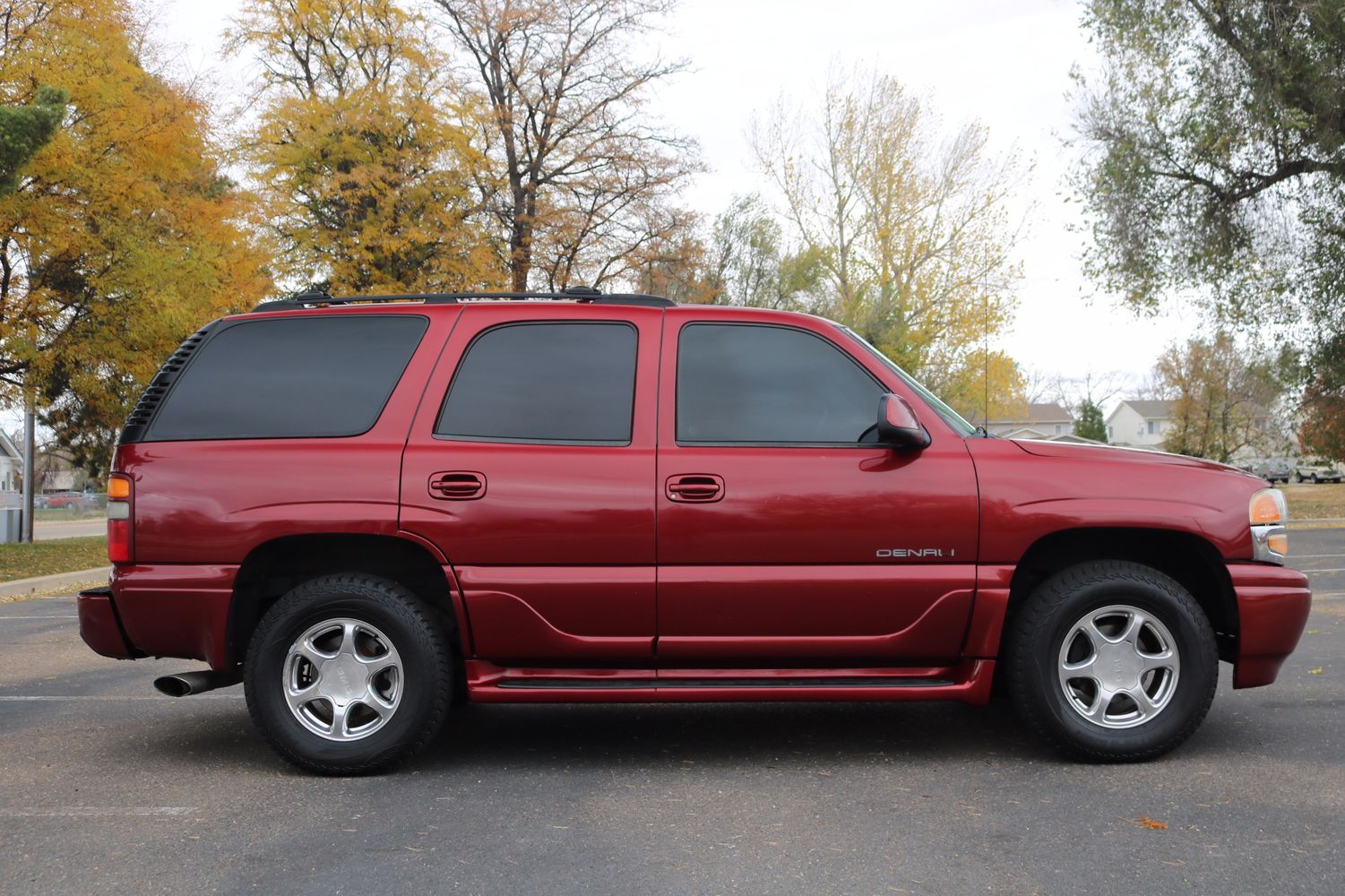 2002 GMC Yukon Denali | Victory Motors of Colorado