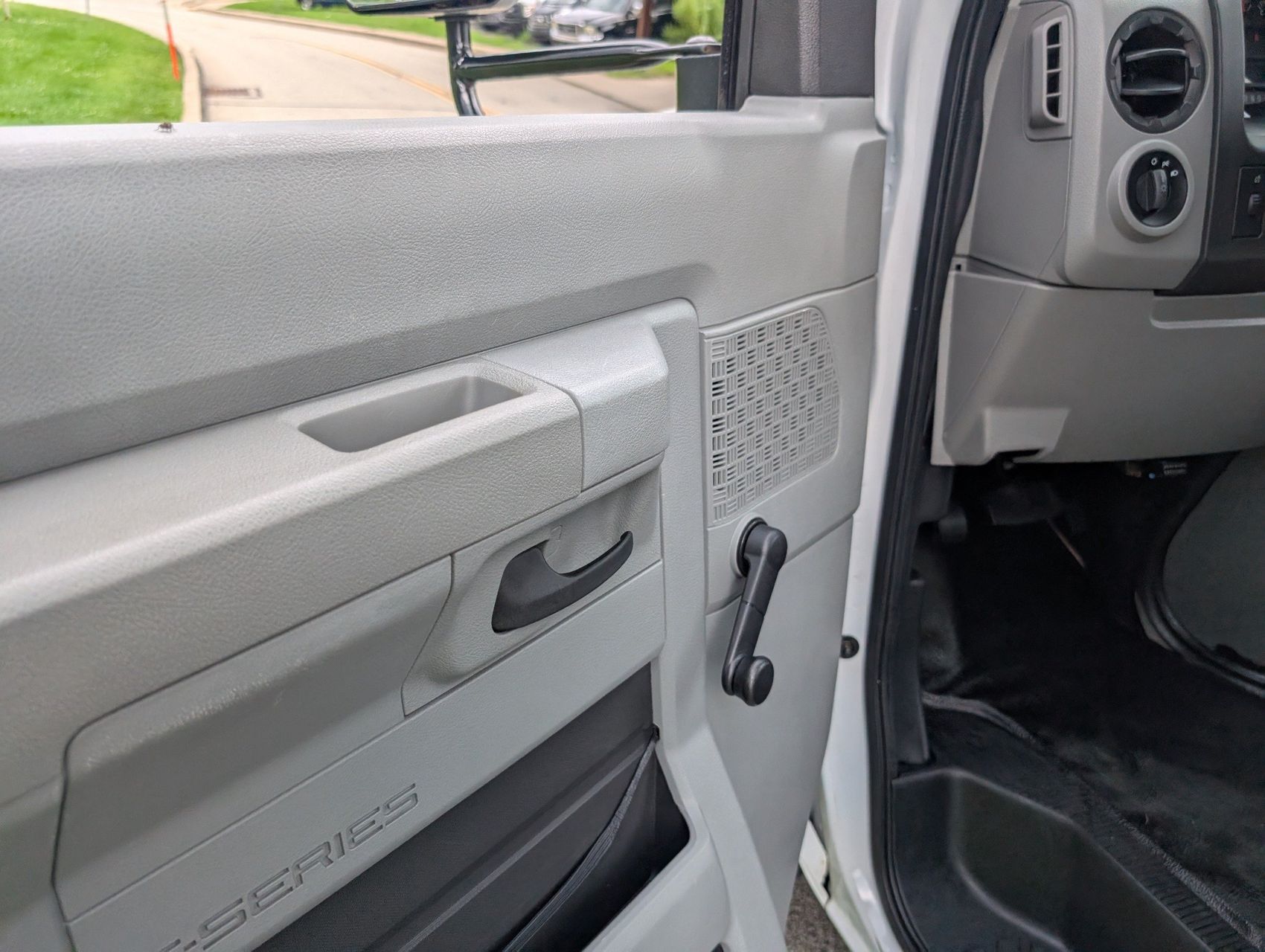 2016 Ford E-350 85