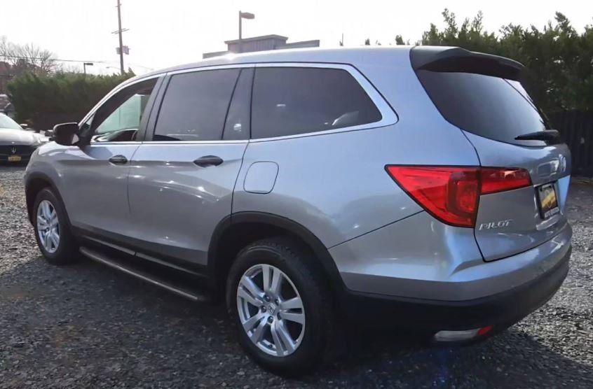 2016 Honda Pilot LX photo 21