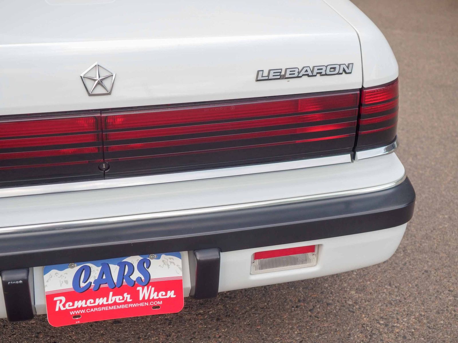 1990 Chrysler Le Baron 28