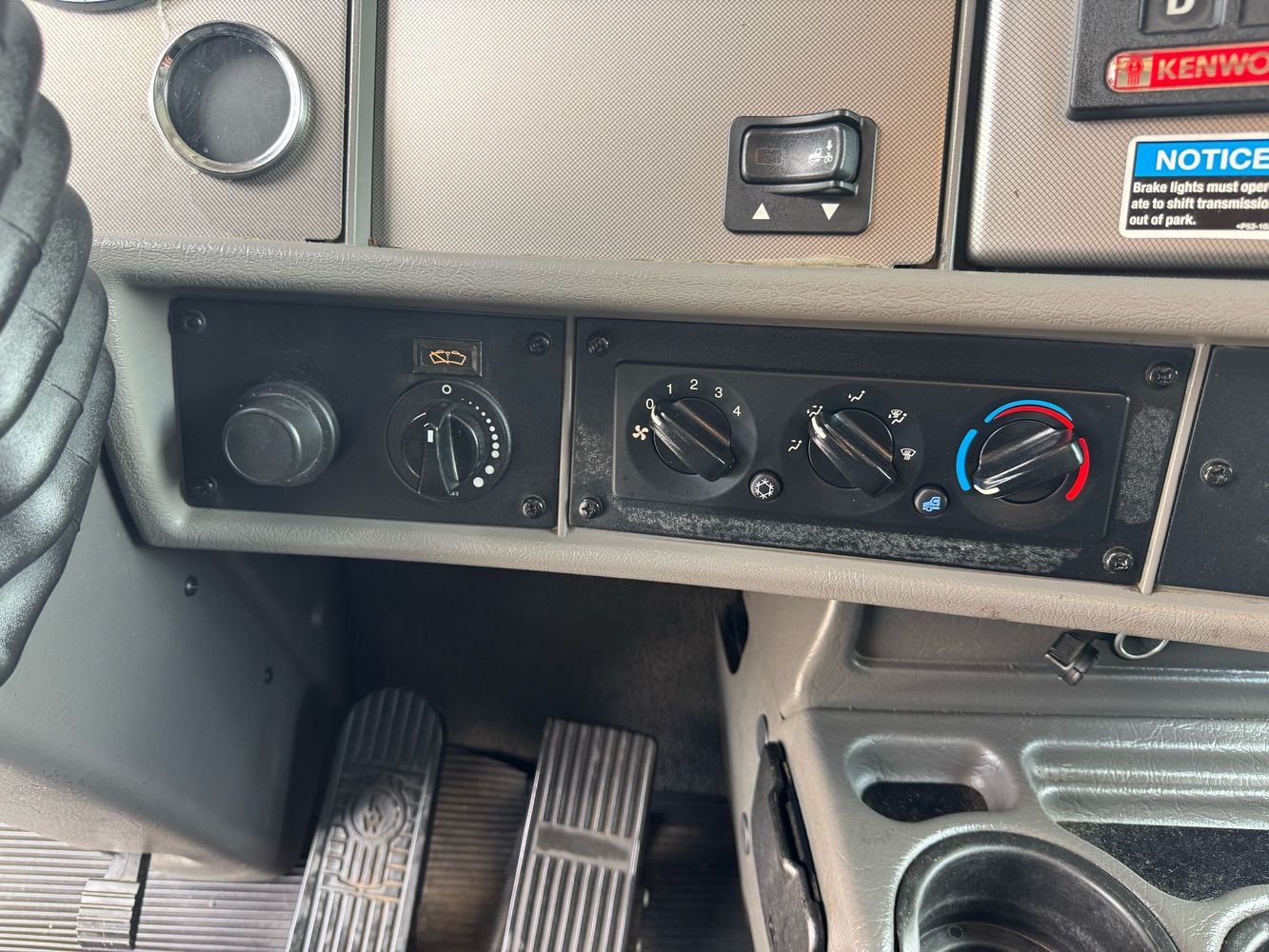 2019 Kenworth T3 Series photo 26