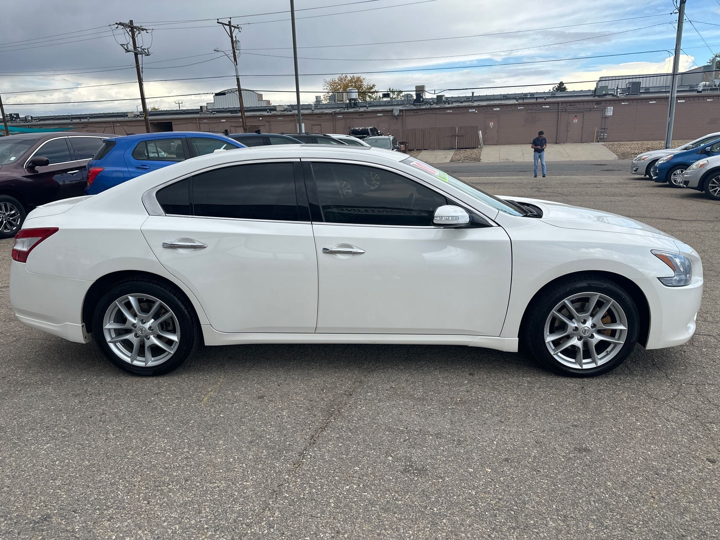 2010 Nissan Maxima SV photo 4