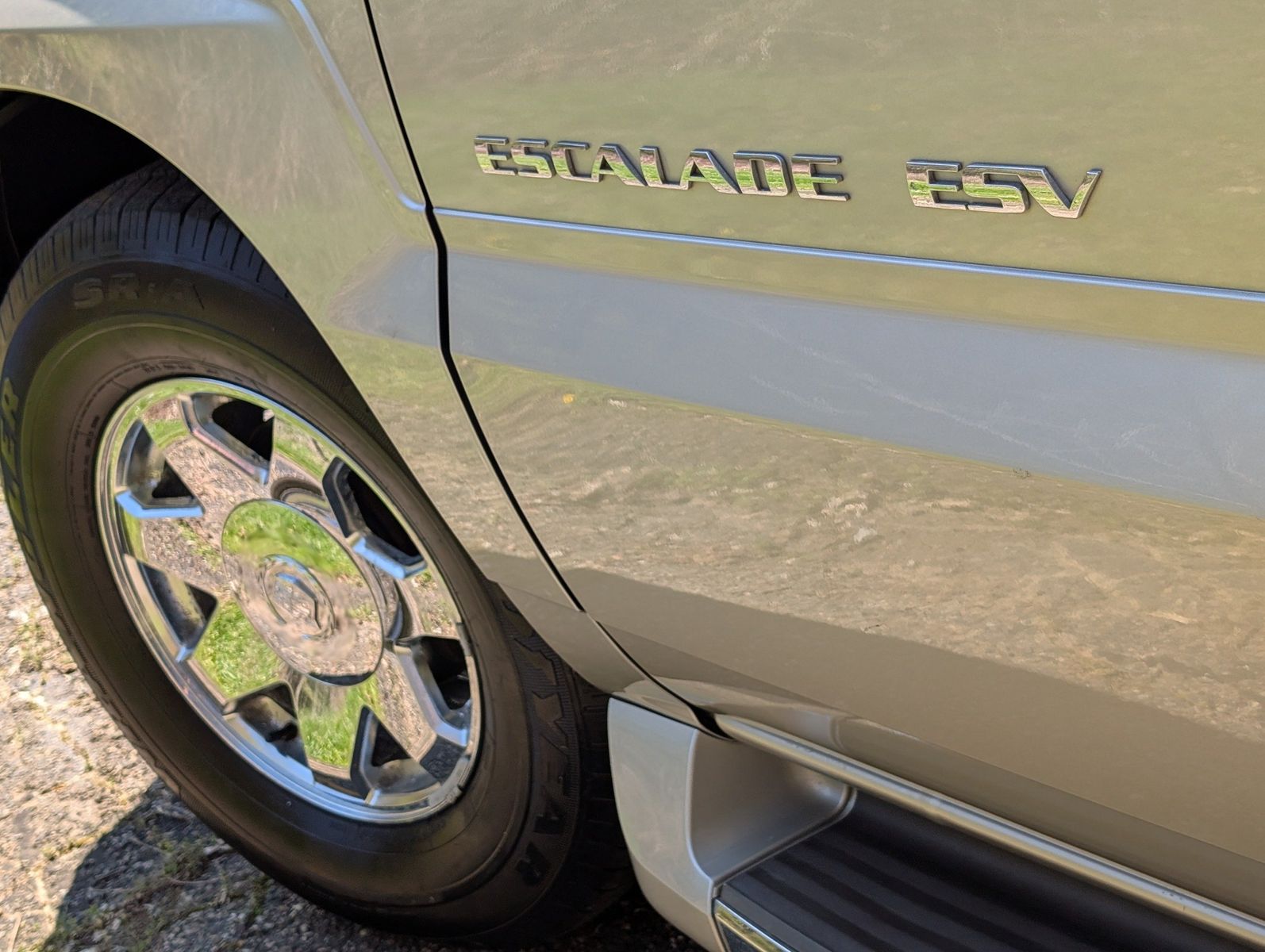 2004 Cadillac Escalade ESV 242