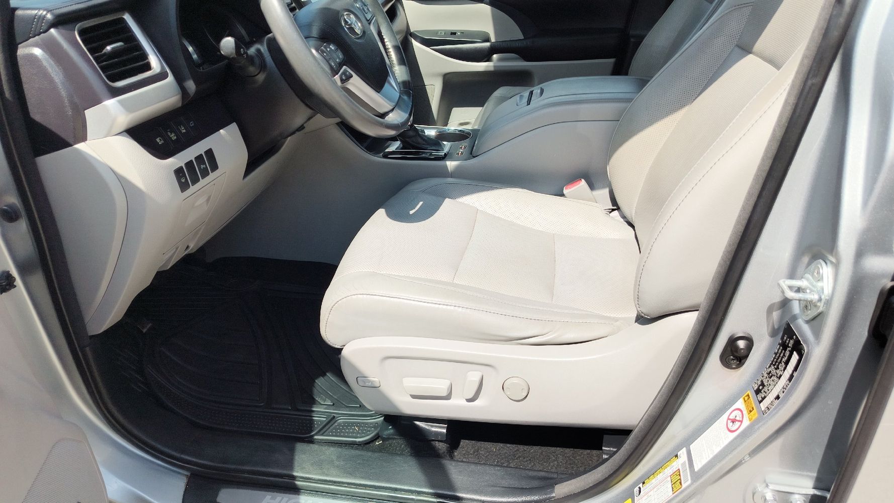2016 Toyota Highlander Base Hybrid photo 9