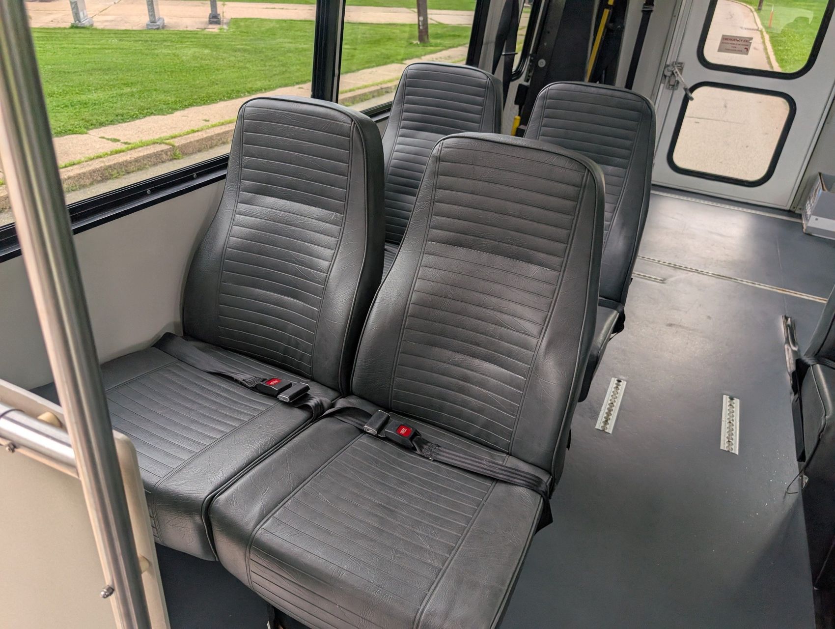 2016 Ford E-350 46