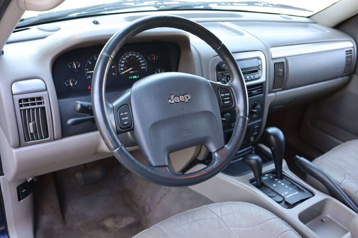 2004 Jeep Grand Cherokee Laredo | Victory Motors of Colorado