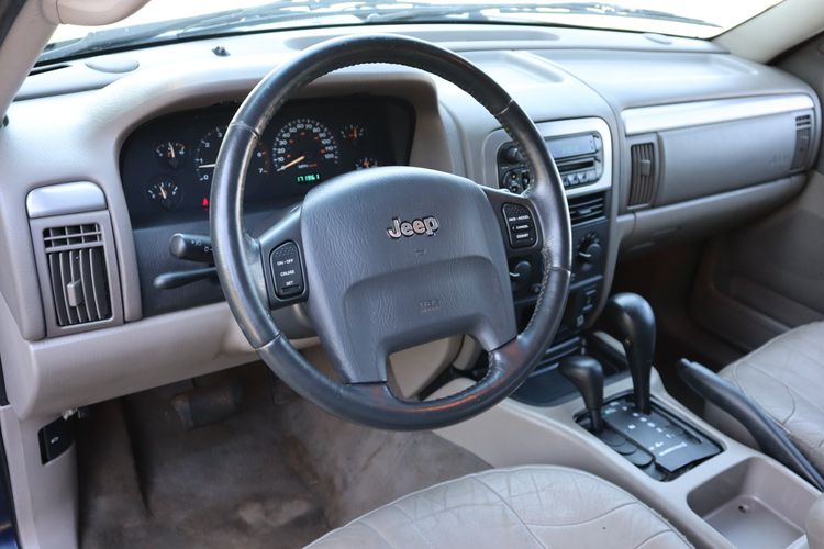 2004 Jeep Grand Cherokee Laredo 