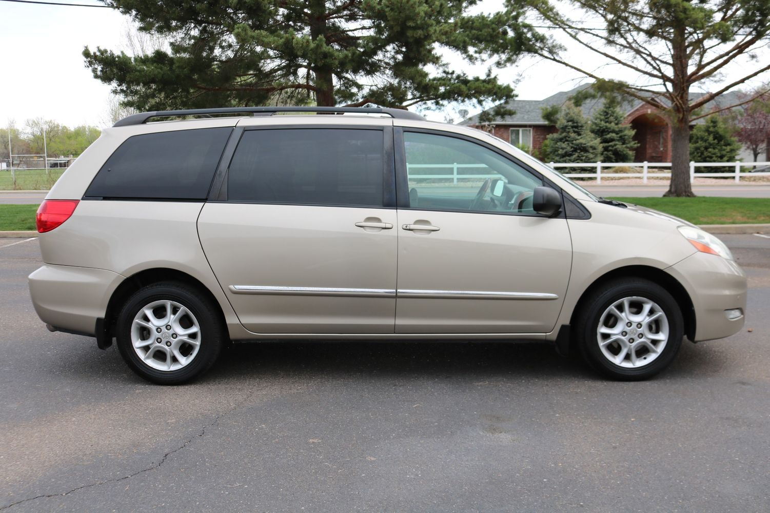 2006 Toyota Sienna XLE Limited 7 Passenger | Victory Motors of Colorado