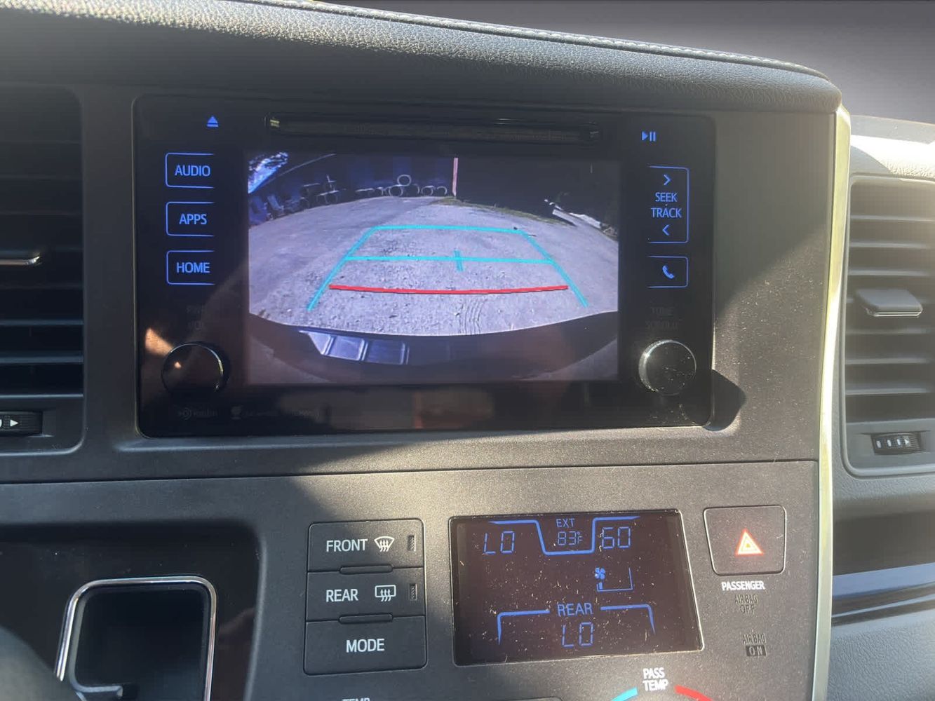 2017 Toyota Sienna XLE Premium photo 16
