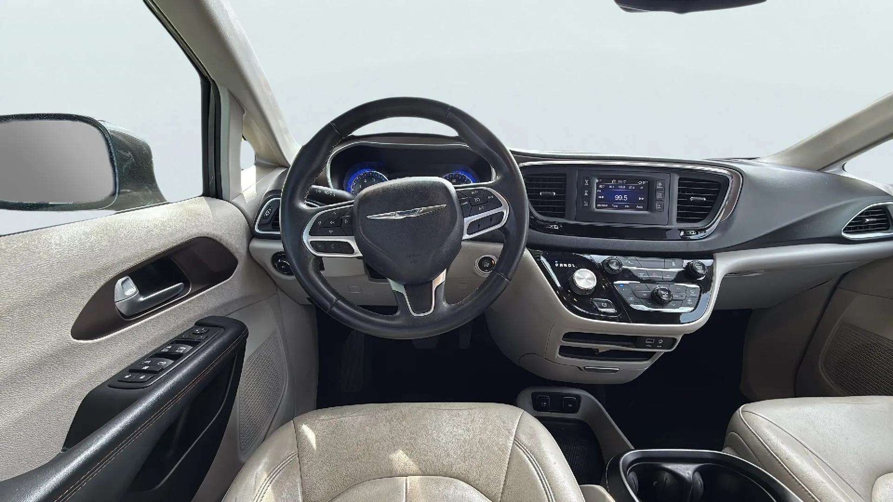 2017 Chrysler Pacifica Touring L photo 11